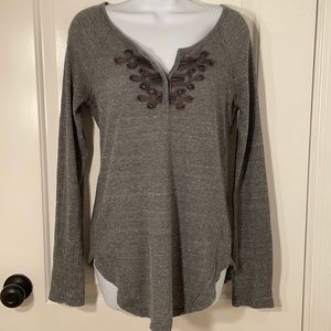 Free people grey thermal v neck with front detail